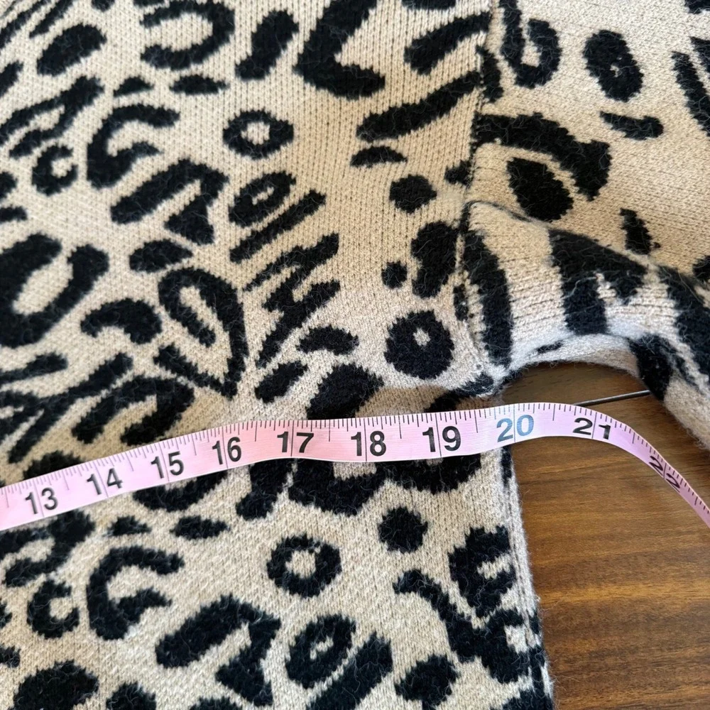 ANDTHEWHY Leopard Print Crew Neck Sweater‎ Long Sleeve Cozy Knit Top Women M/L